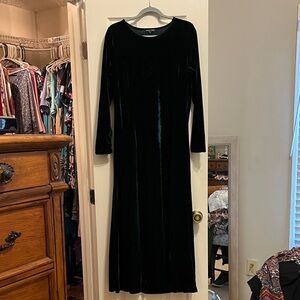 Chic Black Velvet Long Sleeve Dress